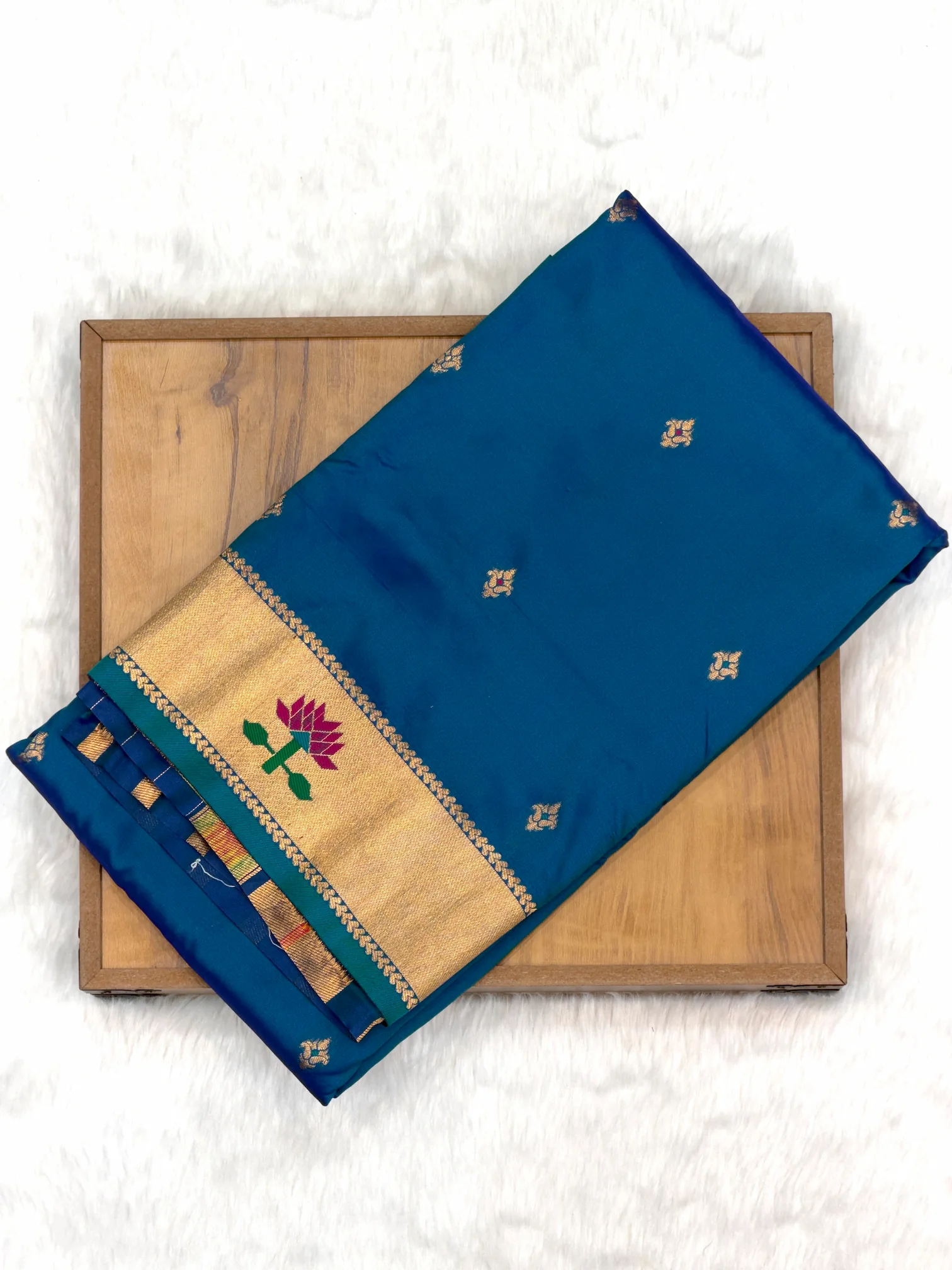 Asawali Paithani