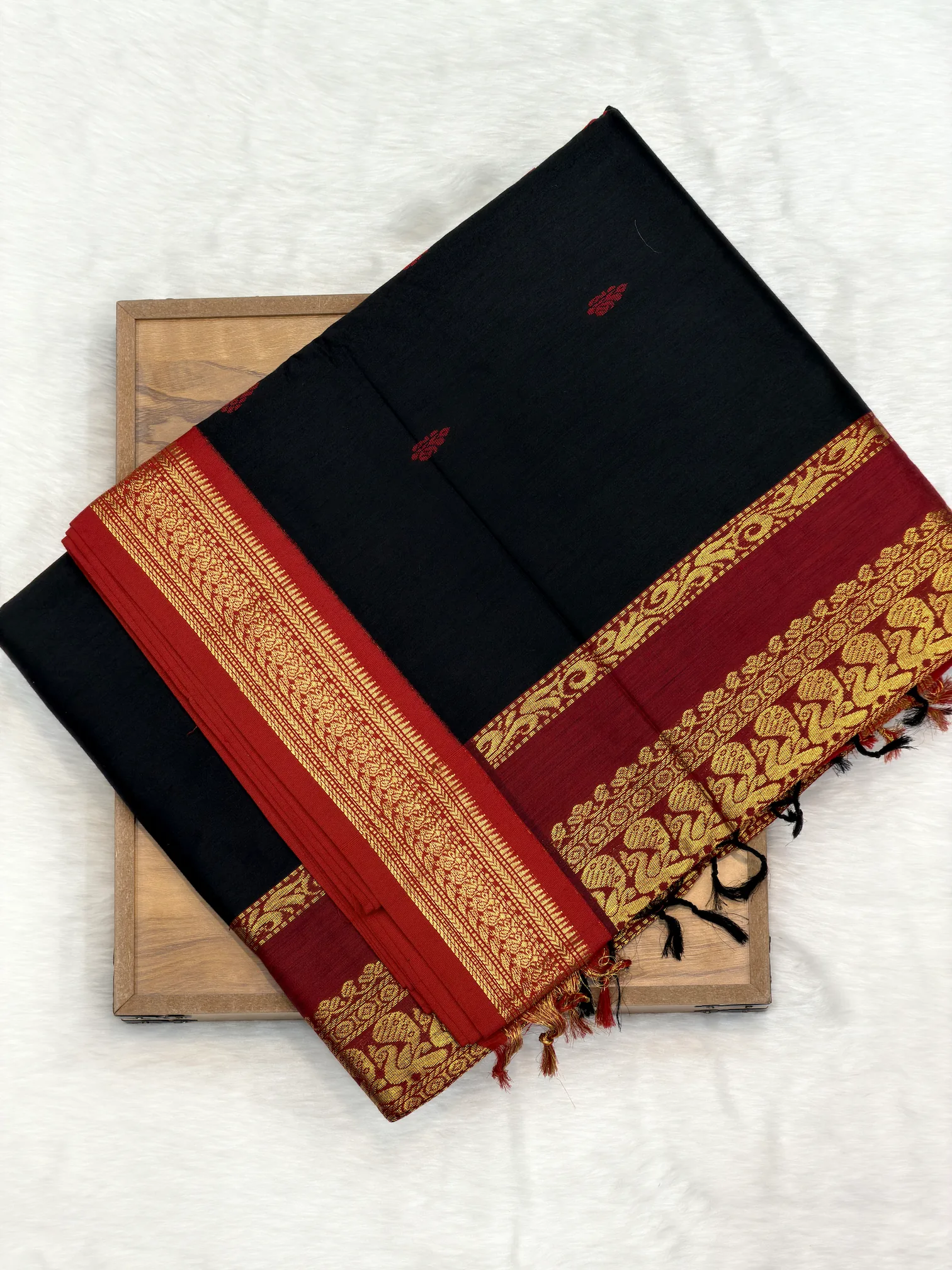 Lata Gadwal Black  F11