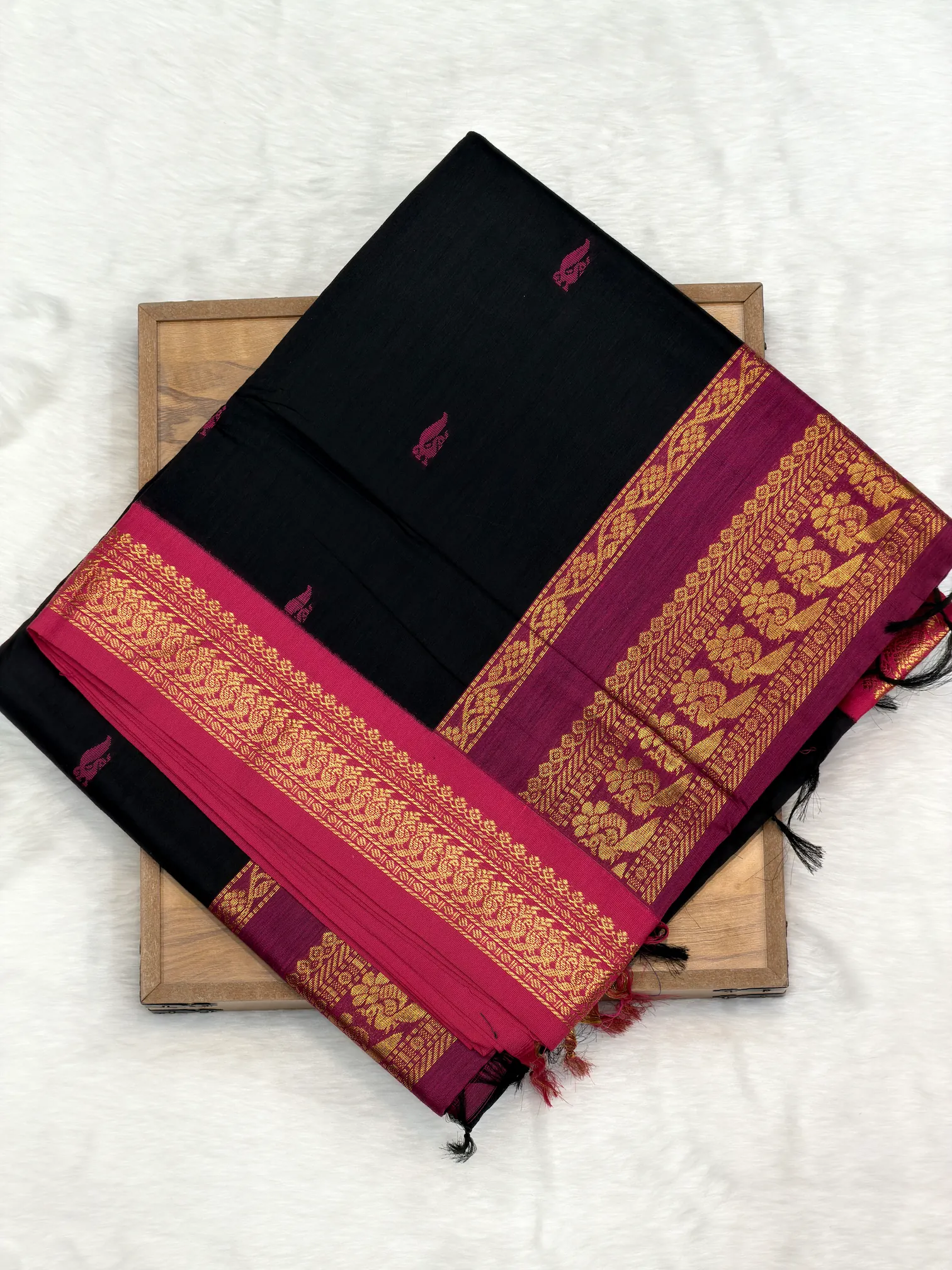Lata Gadwal Black With Pink Border F11