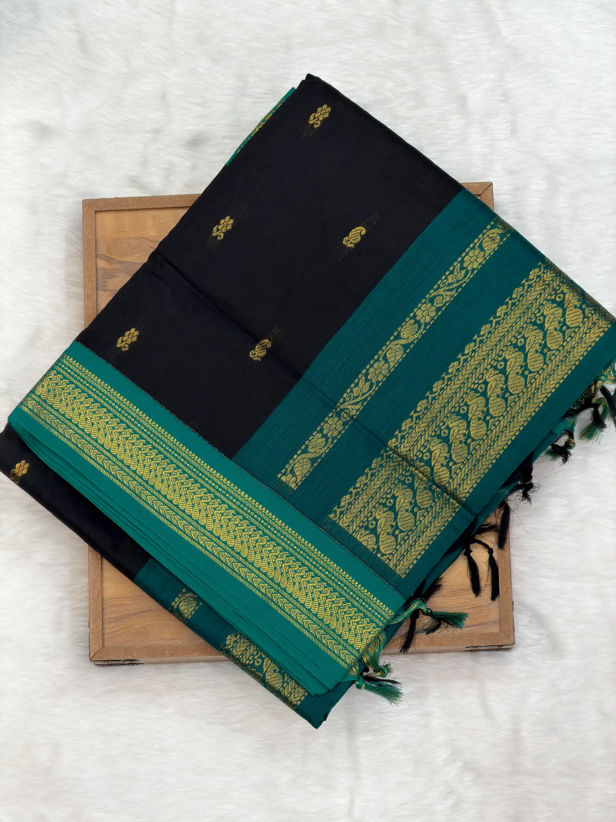 Lata Gadwal Black With Green Border F11