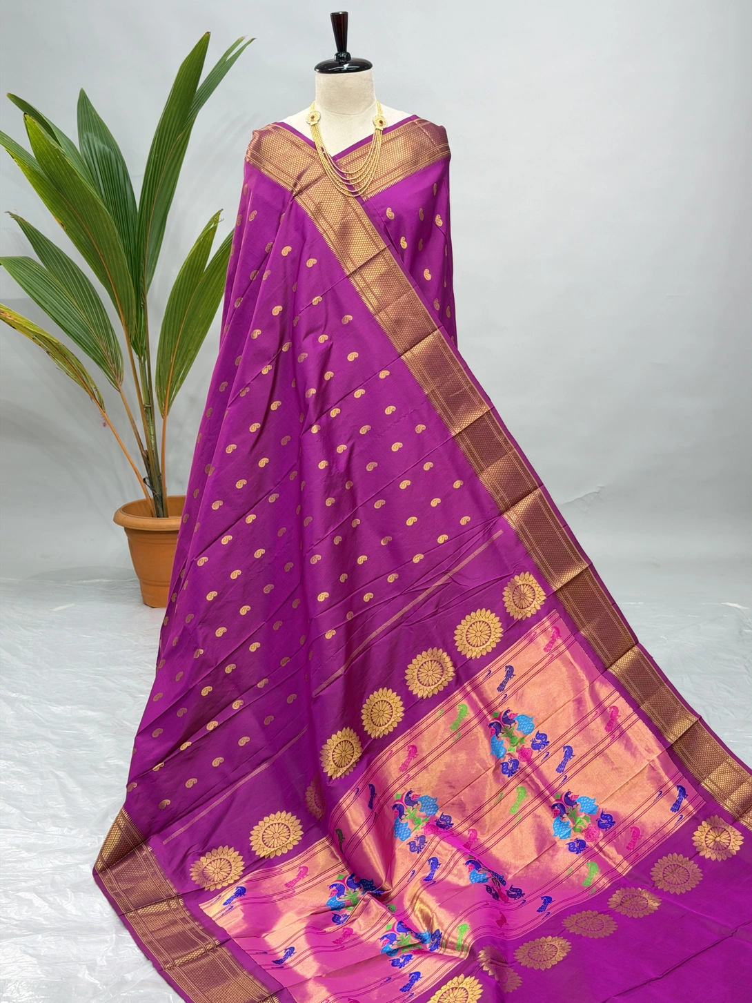Pure Silk Handloom Kalanjali Paithani Self Magenta H13